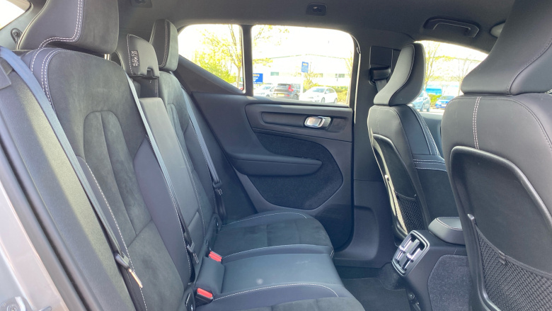 Volvo XC40 2.0 B3P Plus Dark 5dr Auto Petrol Estate